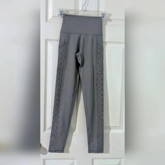 Aerie Pants - NWT Gray *Aerie* Leggings | XS | Hi-Rise | Feel Cool Laser-Cut Side Pockets